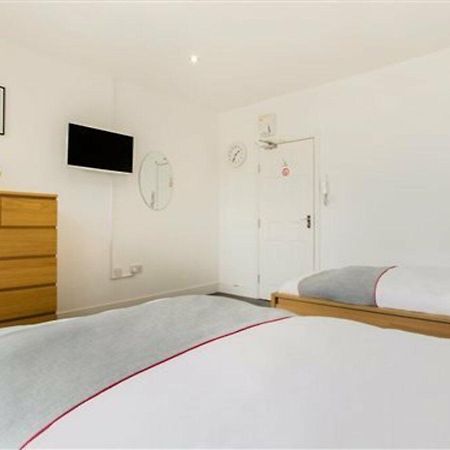 Oyo Broadway Inn Brentford Ngoại thất bức ảnh